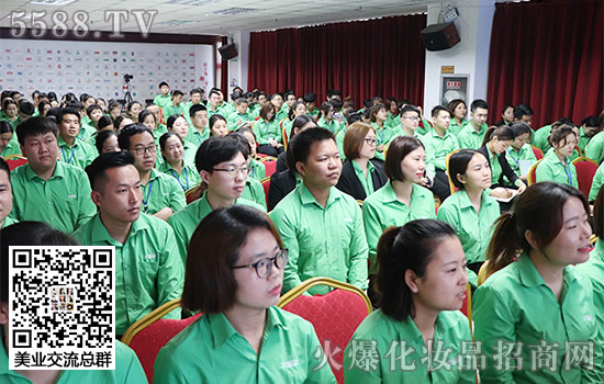 大家都在認(rèn)真的聽(tīng)講 大家都在認(rèn)真的聽(tīng)講