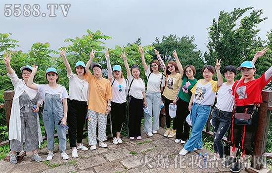 走近革命時(shí)代,感受英雄情懷 走近革命時(shí)代,感受英雄情懷