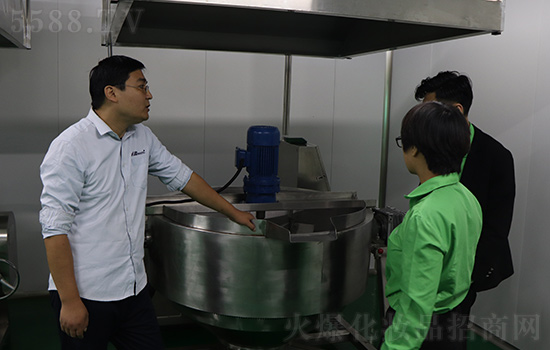 團隊還參觀了生產(chǎn)車間 團隊還參觀了生產(chǎn)車間