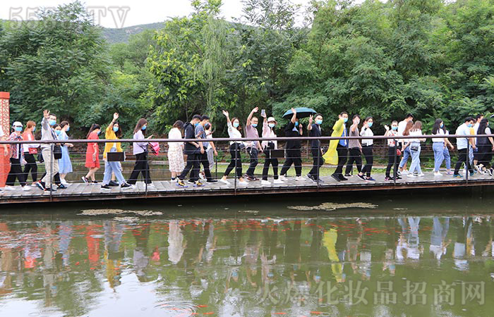 火爆狼群,千錘百煉!年輕沒有失敗,只有亮出風(fēng)采! 火爆狼群,千錘百煉!年輕沒有失敗,只有亮出風(fēng)采!