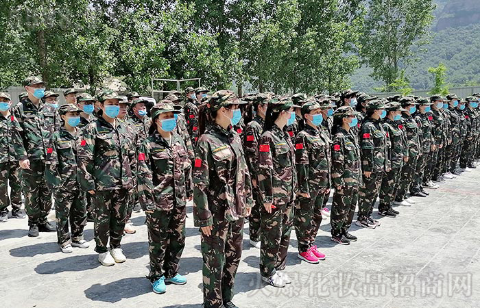 全力以赴，團結(jié)一心，我們是火爆的精英戰(zhàn)士！