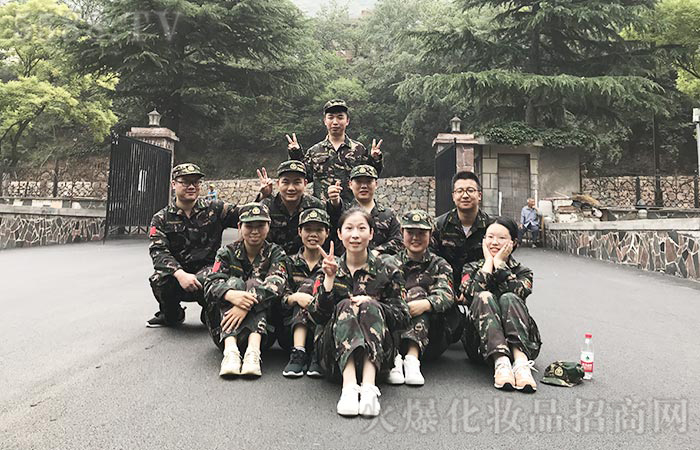 紅旗鑄魂,火爆前行 紅旗鑄魂,火爆前行