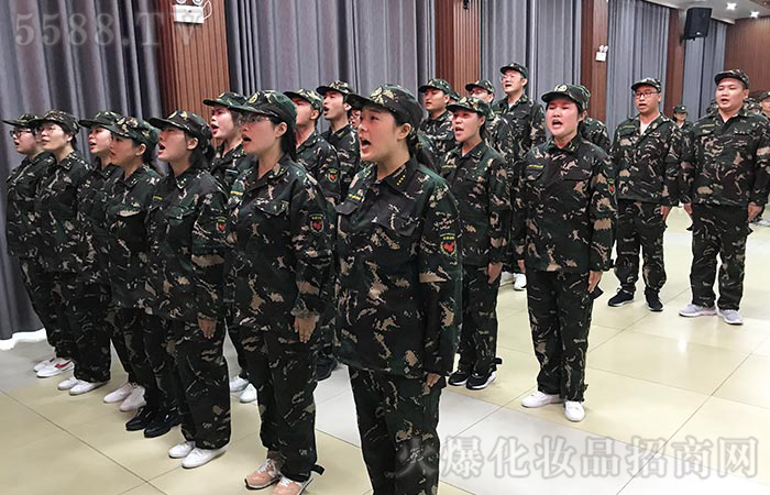 凝聚團(tuán)隊(duì)夢(mèng),懷揣感恩心! 凝聚團(tuán)隊(duì)夢(mèng),懷揣感恩心!