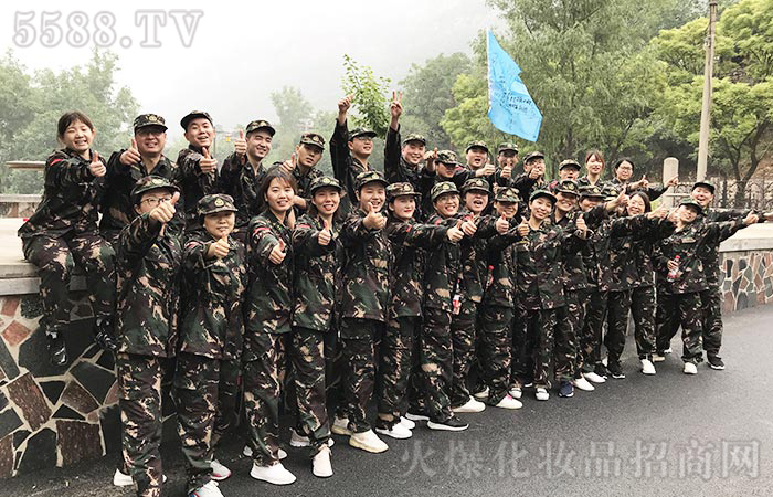 團結(jié)協(xié)作,突破自我! 團結(jié)協(xié)作,突破自我!