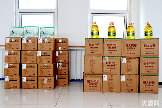 中秋國慶喜相連,暖心福利慶團(tuán)圓——火爆網(wǎng)為員工發(fā)放雙節(jié)福利! 中秋國慶喜相連,暖心福利慶團(tuán)圓——火爆網(wǎng)為員工發(fā)放雙節(jié)福利!