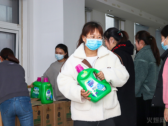 致愛三八女神節(jié),火爆網(wǎng)派發(fā)女神專屬禮物 致愛三八女神節(jié),火爆網(wǎng)派發(fā)女神專屬禮物