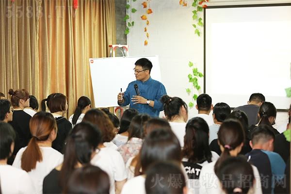 道與山水交融,人與自然合一 道與山水交融,人與自然合一