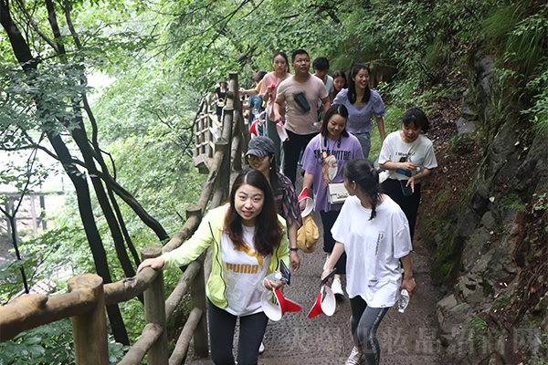 會當凌絕頂,一覽眾山小 會當凌絕頂,一覽眾山小