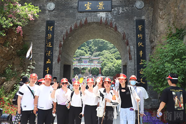 遠赴人間驚鴻宴·國學(xué)經(jīng)典記心間 遠赴人間驚鴻宴·國學(xué)經(jīng)典記心間