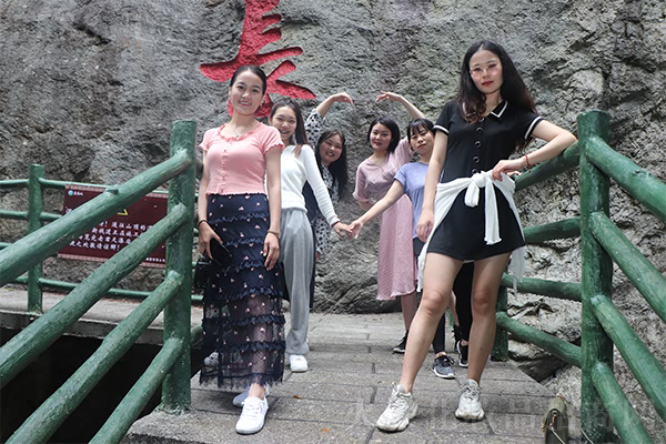 遠赴人間驚鴻宴·國學(xué)經(jīng)典記心間 遠赴人間驚鴻宴·國學(xué)經(jīng)典記心間