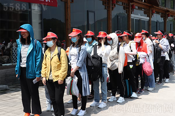 水利萬(wàn)物而不爭(zhēng) 水利萬(wàn)物而不爭(zhēng)