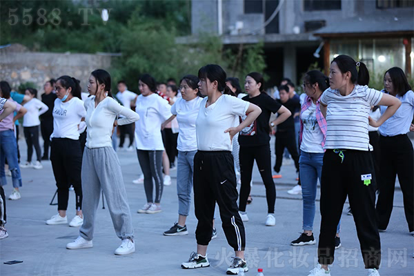 學(xué)習(xí)道學(xué)文化,領(lǐng)略老君山風(fēng)采 學(xué)習(xí)道學(xué)文化,領(lǐng)略老君山風(fēng)采