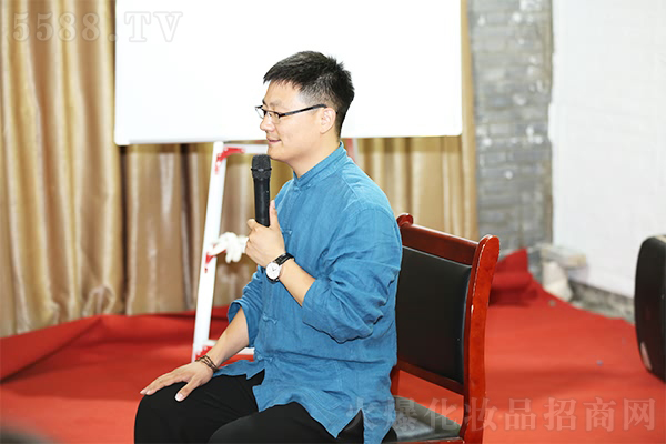 暢游老君山 學(xué)習(xí)道德經(jīng) 暢游老君山 學(xué)習(xí)道德經(jīng)