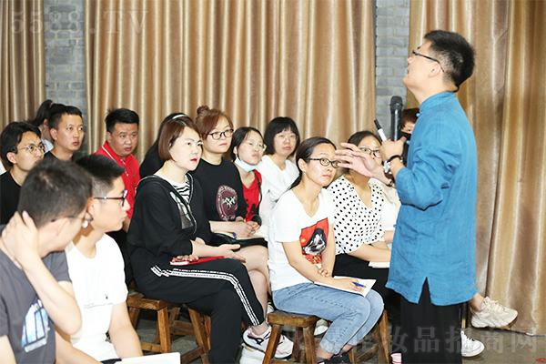 遠赴人間驚鴻宴 一睹人間盛世顏 遠赴人間驚鴻宴 一睹人間盛世顏