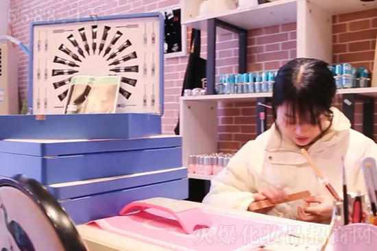 ������Ғ��Sɽ��(j��ng)�Iģʽ֮�����w