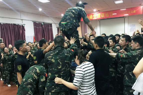 成功路上充滿荊棘，團(tuán)結(jié)一心，終讓我們所向披靡！