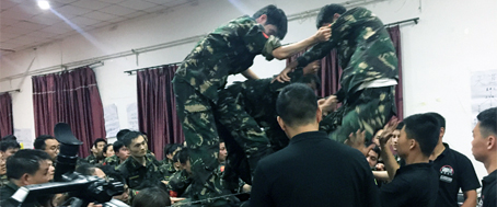 不拋棄，不放棄，全力以赴火爆人，凝聚一心戰(zhàn)佳績！