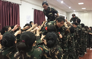 命運(yùn)全在拼擊，奮斗就是希望！火爆人，好樣的！