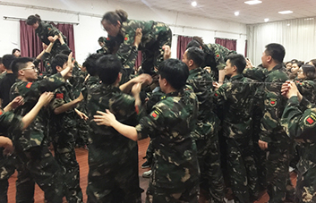 只要精神不滑坡，方法總比困難多！