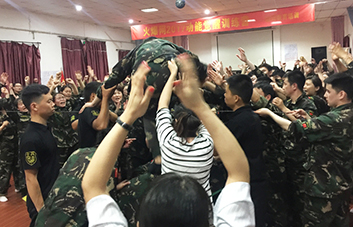 贏了一起狂，輸了一起扛！