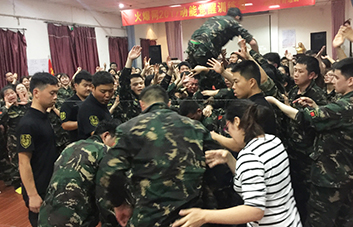 火爆人的字典中，沒有放棄，只有堅(jiān)持！