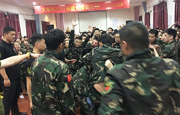 險(xiǎn)阻再高，高不過我們的斗志！