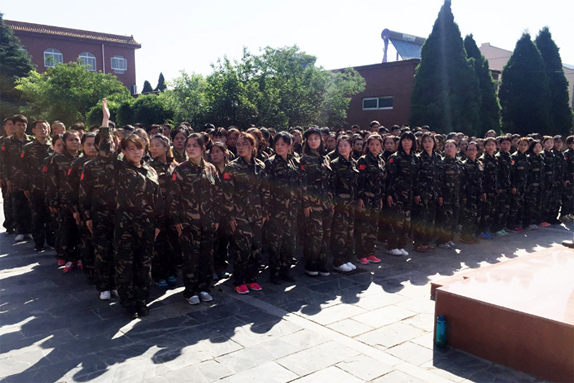 整體劃一、一令一動，火爆網(wǎng)全體學(xué)員迅速集合！