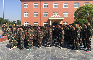 高溫炙烤，流汗不流淚、堅(jiān)持不放棄！