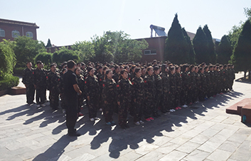 外樹形象，內(nèi)強(qiáng)素質(zhì)，做優(yōu)秀火爆人！