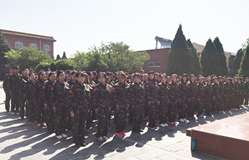 培訓(xùn)場地，火爆人開始軍姿預(yù)熱！