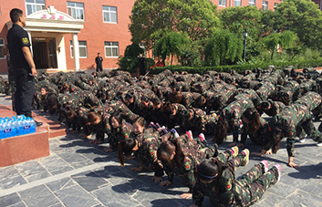 遵守承諾，穿上迷彩我們就是軍人！