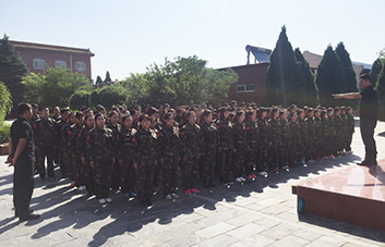 爭當(dāng)訓(xùn)練標(biāo)兵，不拖團(tuán)隊(duì)后腿！