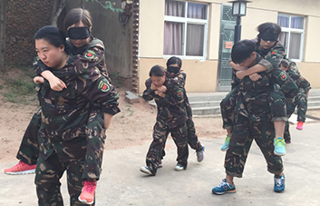 坎坷人生路，找回自己，懂得謙卑，學(xué)會感恩。