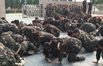 活在當(dāng)下，珍惜當(dāng)下，愛在當(dāng)下