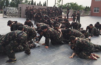 坎坷人生路，找回自己，懂得謙卑，學(xué)會感恩。