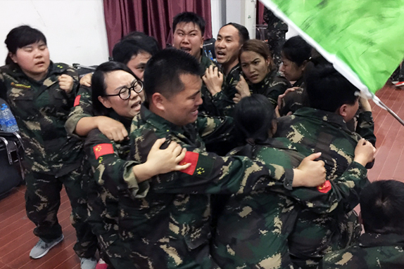 不輕言放棄，是對夢想的執(zhí)著；不輕易服輸，是對成功的渴望！