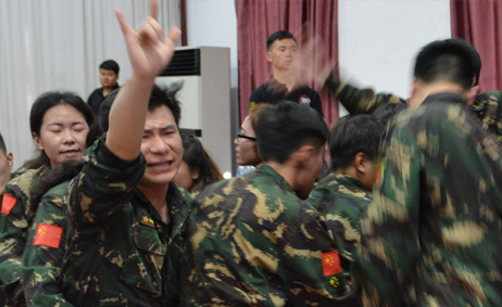 滿腔熱血為榮譽(yù)，拼搏奮斗比高低！