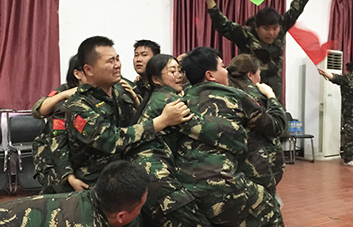 只有咬牙堅(jiān)持，才會有希望！