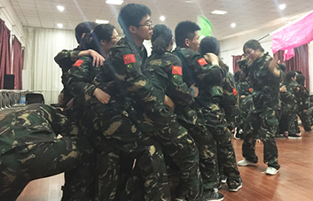 凝聚產(chǎn)生力量，團(tuán)結(jié)誕生希望！