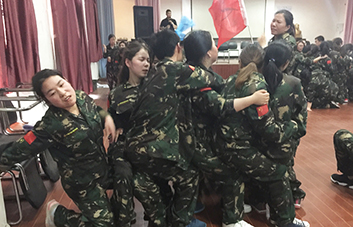 我們勝利的秘訣只有一個(gè)：堅(jiān)持！