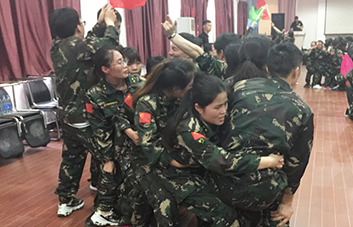 夢想能把迷茫驅(qū)散，堅(jiān)持能把退縮打敗，團(tuán)結(jié)能把困難趕跑！