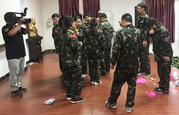 要想比別人優(yōu)秀，就要付出不亞于任何人的努力！