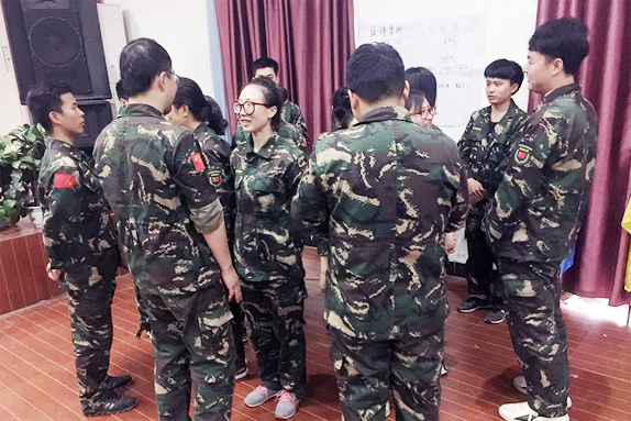 用眼睛去欣賞，用心靈去體會，學(xué)會贊美，收獲成長！