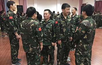 良言一句寒冬暖，贊美一句