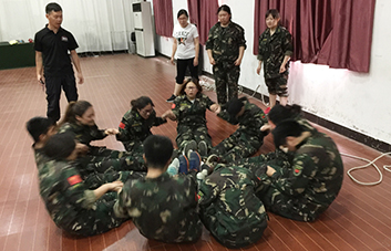 馳騁賽場，爭分奪秒，這是現(xiàn)實(shí)版的速度與激情！