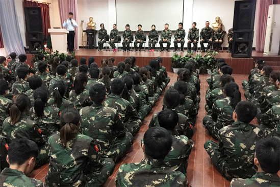 青春飛揚(yáng)，全力向上；沒有哪家公司因?yàn)閲?yán)格管理而倒閉！