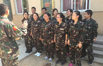 舉手表決，領(lǐng)袖魅力征服現(xiàn)象學(xué)員！