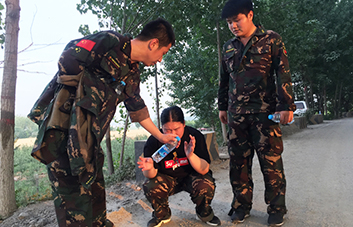 沒有比人更高的山，沒有比腳更遠(yuǎn)的路！