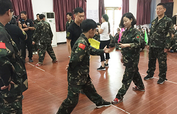 當(dāng)你下定決心時(shí)，世界會為你讓路！