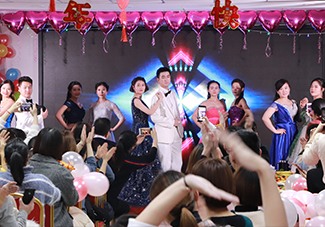 �pӯ�Ĳ������M�@Ů�˵Ķ��ˣ����ڻ�T�_(t��i)����